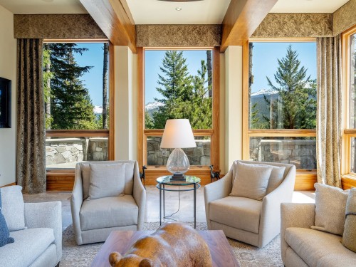 7469/73 Treetop Lane, Whistler, BC - Indoor Photo Showing Living Room
