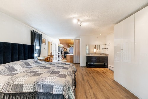 4346 Capilano Road, North Vancouver, BC 