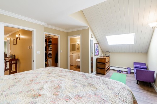 4346 Capilano Road, North Vancouver, BC 