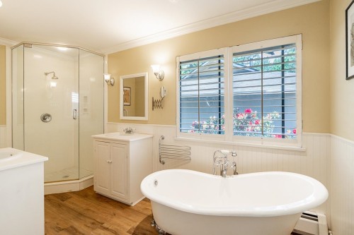4346 Capilano Road, North Vancouver, BC 