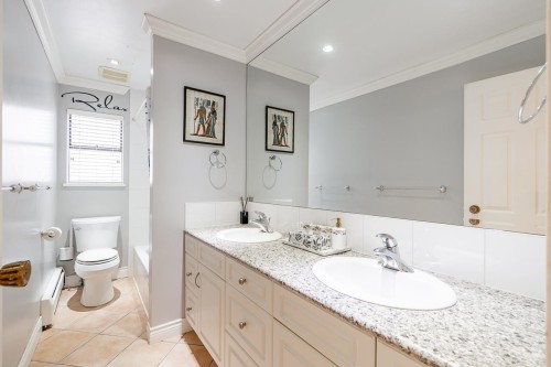 4346 Capilano Road, North Vancouver, BC 