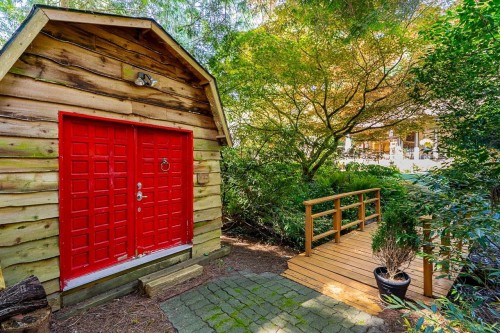 4346 Capilano Road, North Vancouver, BC 