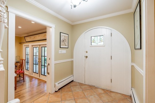 4346 Capilano Road, North Vancouver, BC 