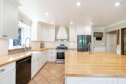 4346 Capilano Road, North Vancouver, BC 