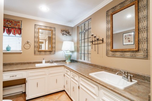 4346 Capilano Road, North Vancouver, BC 