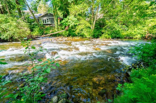 23942 Fern Crescent, Maple Ridge, BC 