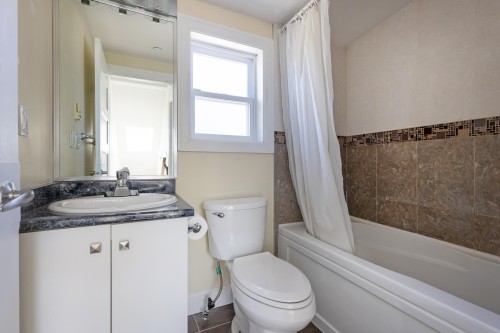 2643 8Th Avenue E, Vancouver, BC 