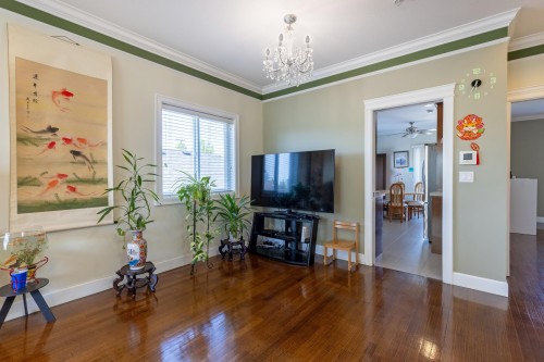 2643 8Th Avenue E, Vancouver, BC 