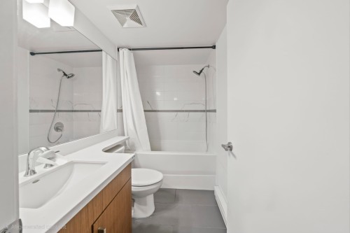 208-6800 Eckersley Road, Richmond, BC 