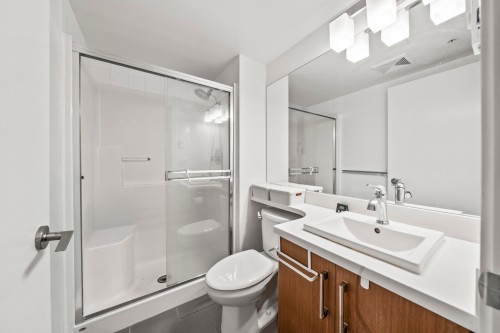 208-6800 Eckersley Road, Richmond, BC 