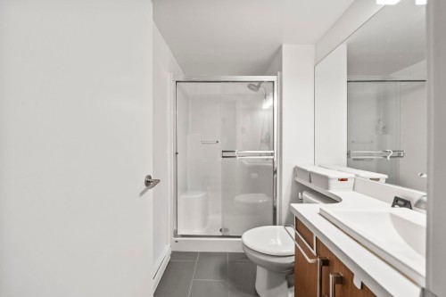 208-6800 Eckersley Road, Richmond, BC 