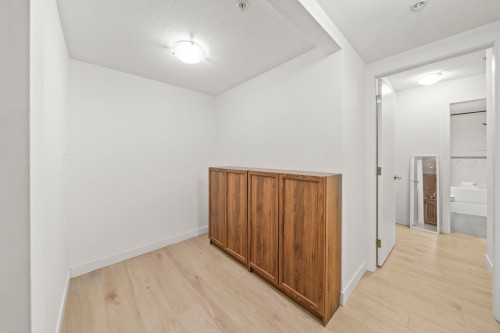 208-6800 Eckersley Road, Richmond, BC 