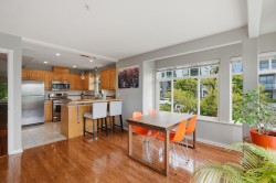 203 6th Street WNorth Vancouver, BC V7M 1K7
