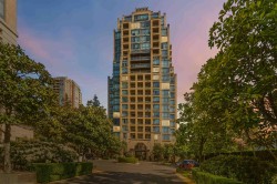 1407-7388 Sandborne Avenue Burnaby, BC V3N 5C4