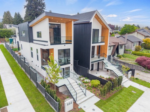 502 5Th Street E, North Vancouver, BC 