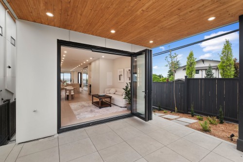 502 5Th Street E, North Vancouver, BC 