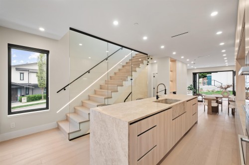 502 5Th Street E, North Vancouver, BC 
