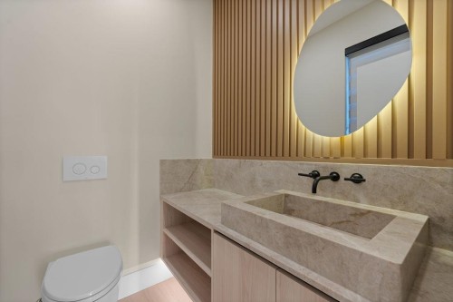 502 5Th Street E, North Vancouver, BC 