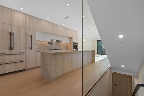 502 5Th Street E, North Vancouver, BC 