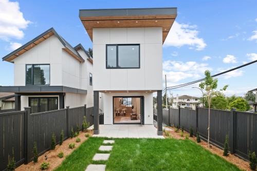 502 5Th Street E, North Vancouver, BC 