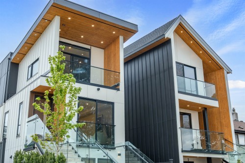 502 5Th Street E, North Vancouver, BC 