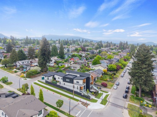 502 5Th Street E, North Vancouver, BC 