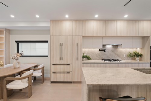 502 5Th Street E, North Vancouver, BC 