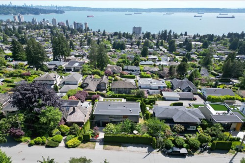 2370 Palmerston Avenue, West Vancouver, BC 