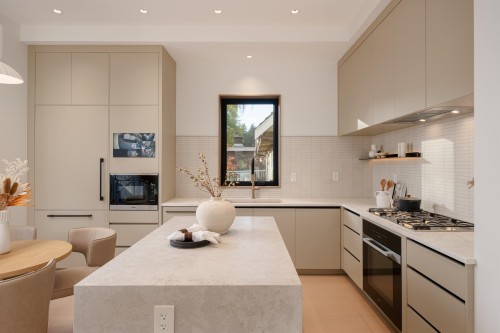 2-4018 21St Avenue W, Vancouver, BC 