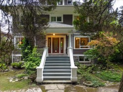 1859 Napier Street  Vancouver, BC V5L 2N4