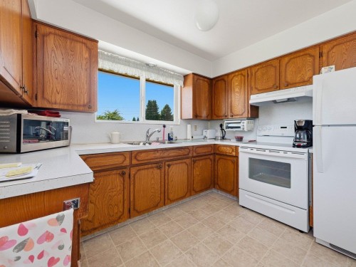 1218 Chamberlain Drive, North Vancouver, BC 