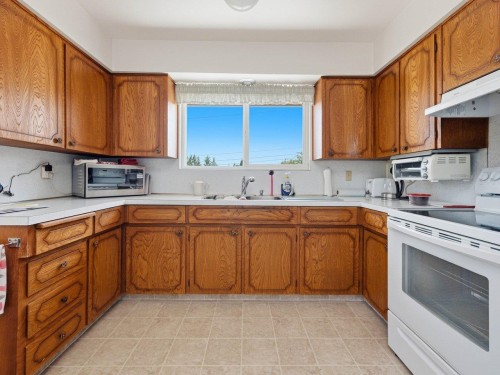 1218 Chamberlain Drive, North Vancouver, BC 