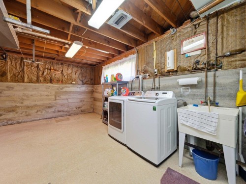 1218 Chamberlain Drive, North Vancouver, BC 