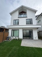 2-3547 Georgia Street E Vancouver, BC V5K 2L9