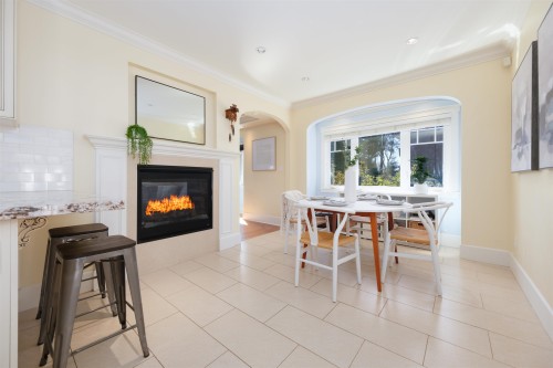 302 12Th Street E, North Vancouver, BC 