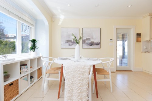 302 12Th Street E, North Vancouver, BC 