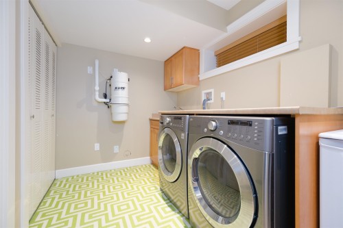 302 12Th Street E, North Vancouver, BC 