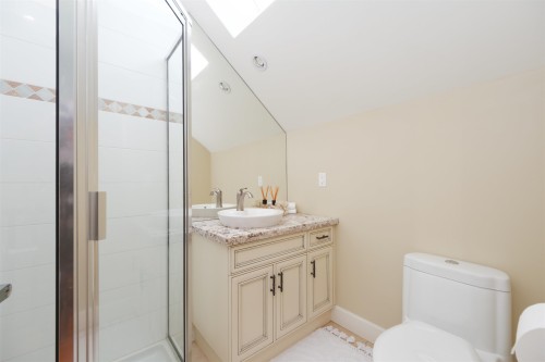 302 12Th Street E, North Vancouver, BC 