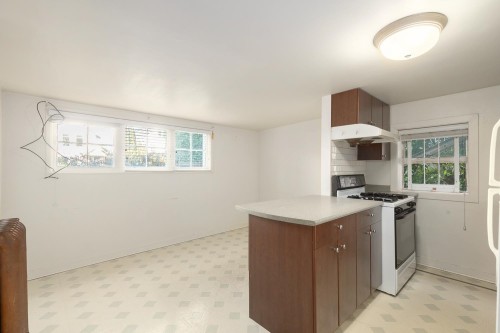 236 12Th Avenue W, Vancouver, BC 