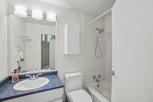 1868 15Th Avenue W, Vancouver, BC 