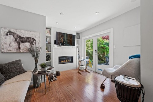 1098 Linnae Avenue, North Vancouver, BC 