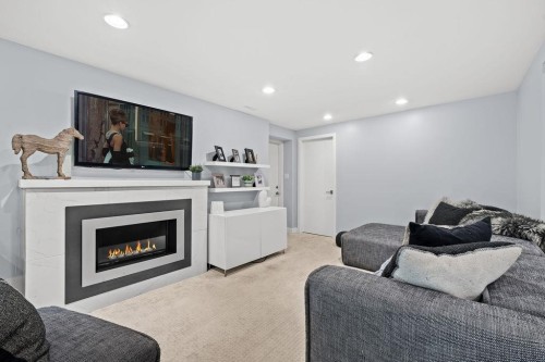 1098 Linnae Avenue, North Vancouver, BC 