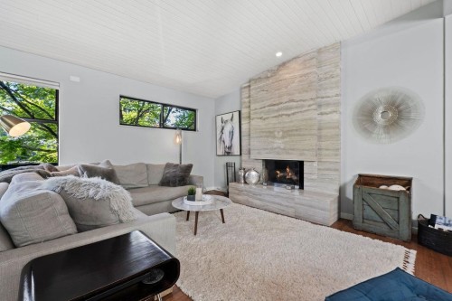 1098 Linnae Avenue, North Vancouver, BC 