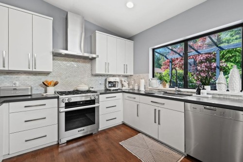 1098 Linnae Avenue, North Vancouver, BC 