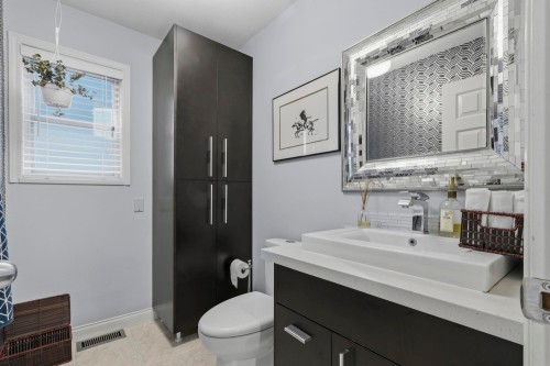 31 15Th Avenue W, Vancouver, BC 