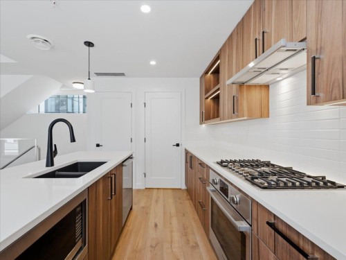 6833 Cambie Street, Vancouver, BC 