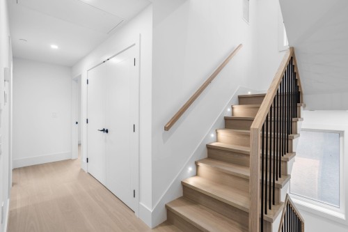 2-3275 Graveley Street, Vancouver, BC 