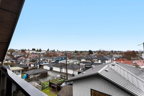 2-3275 Graveley Street, Vancouver, BC 