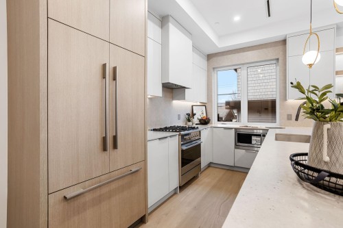 2-3275 Graveley Street, Vancouver, BC 