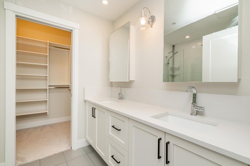 204-12367 224 Street, Maple Ridge, BC 